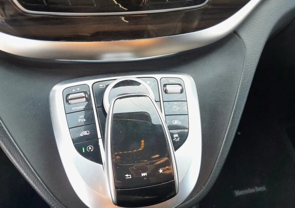 Mercedes-Benz Klasa V cena 105000 przebieg: 158822, rok produkcji 2017 z Niepołomice małe 379
